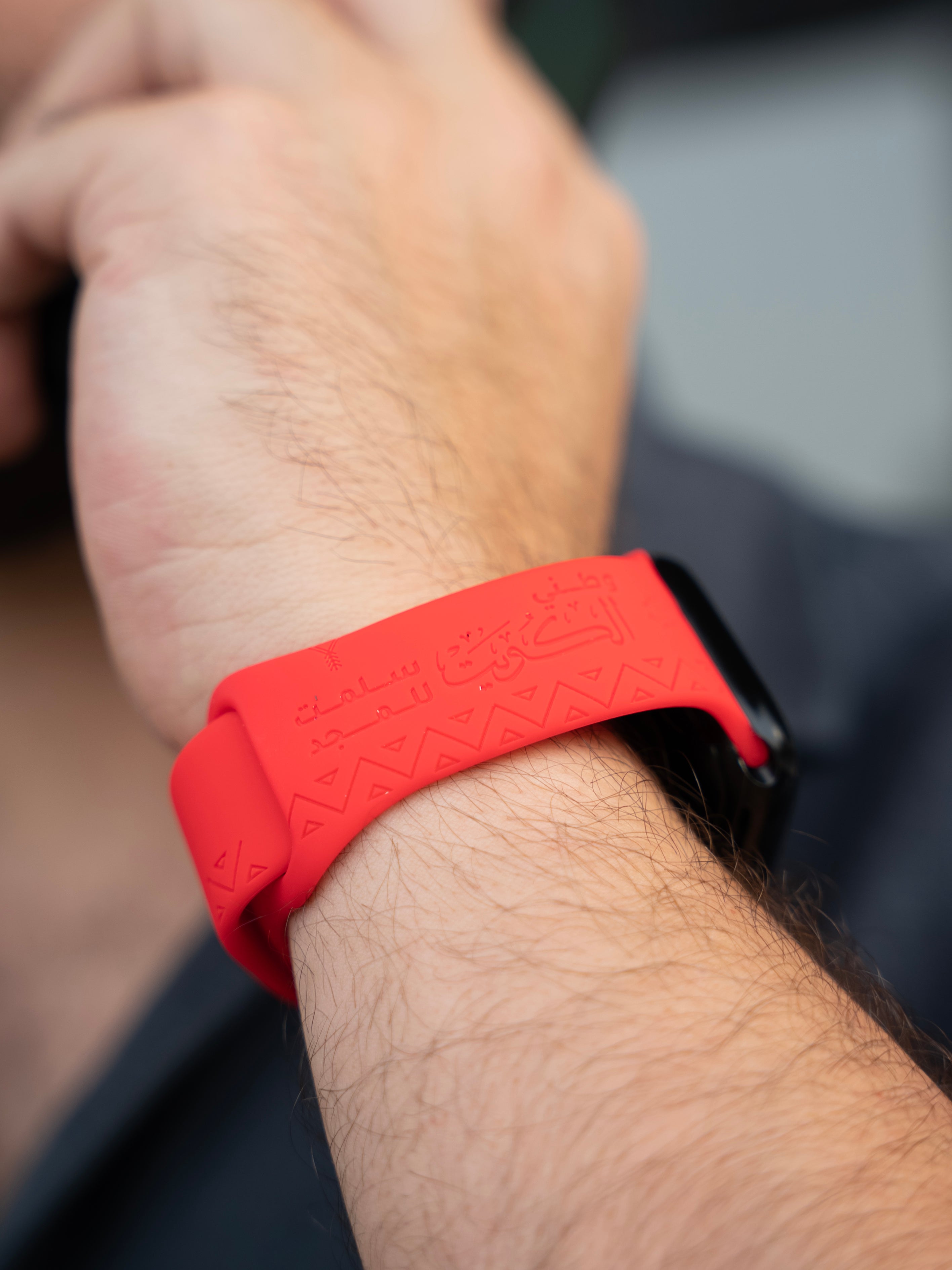 سوار نشيد الوطن (أحمر)